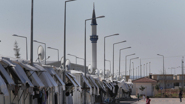 Four killed as Turkish town hit by Syria rocket fire